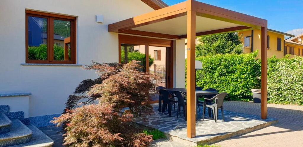 Villa Iris -Pet Friendly Stay - Garden - Private Parking- Bike Friendly Holiday House Colico Exterior photo