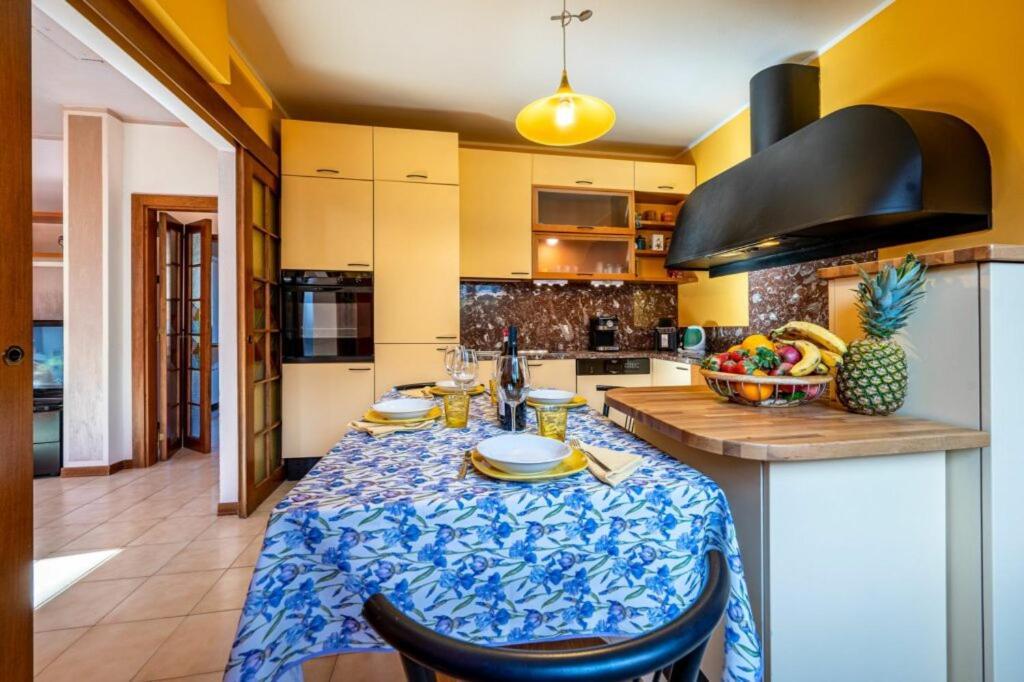 Villa Iris -Pet Friendly Stay - Garden - Private Parking- Bike Friendly Holiday House Colico Exterior photo