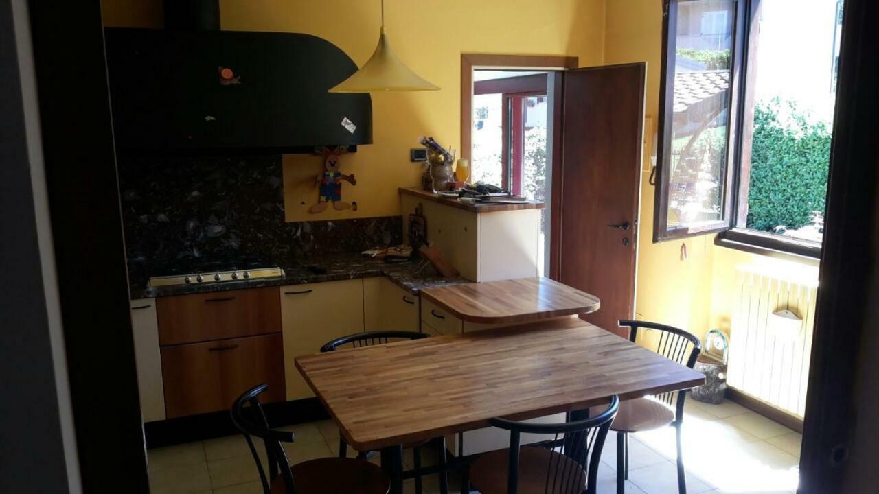 Villa Iris -Pet Friendly Stay - Garden - Private Parking- Bike Friendly Holiday House Colico Exterior photo